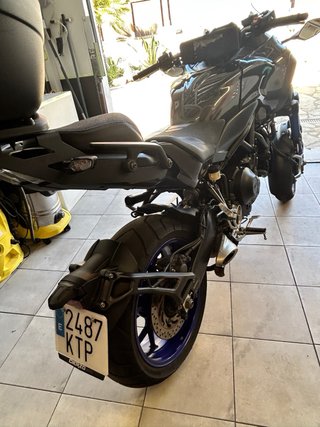Yamaha Niken Touring Gris Negra y Azul
