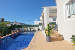 Chalet en venta en Alcalalí