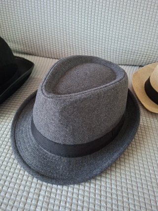 Lote 4 Sombreros de calidad. nuevos. 1 x 7€
