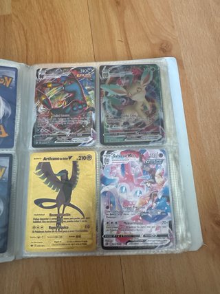 Álbum Pokémon con cartas exclusivas