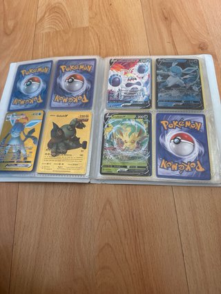 Álbum Pokémon con cartas exclusivas