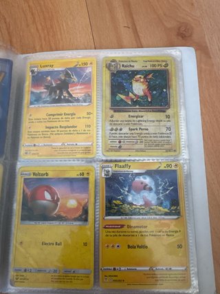 Álbum Pokémon con cartas exclusivas