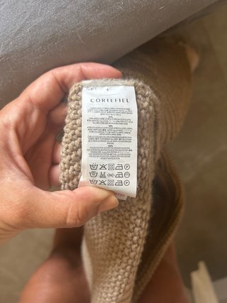 Chaleco de punto con cuello de pelo.