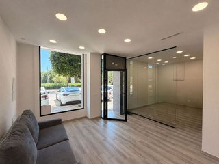 Oficina en venta en Nueva Andalucía centro en Marbella