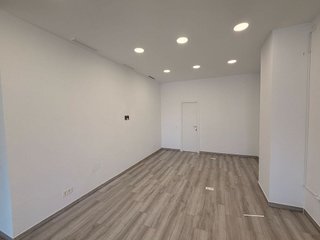 Oficina en venta en Nueva Andalucía centro en Marbella
