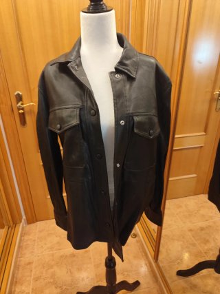 Chaqueta negra de cuero