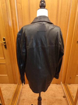 Chaqueta negra de cuero