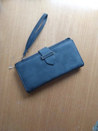 Cartera de mano negra para mujer
