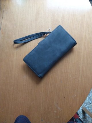 Cartera de mano negra para mujer