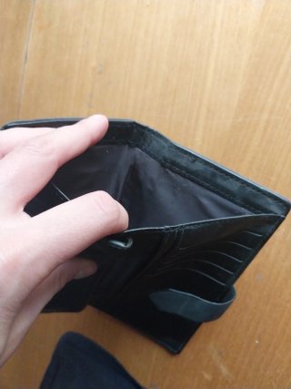 Cartera de mano negra para mujer