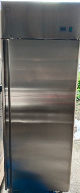 Frigorífico nuevo por cese de negocio