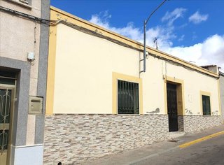 Casa adosada en venta en Barrio de Cachiporro en Valdepeñas