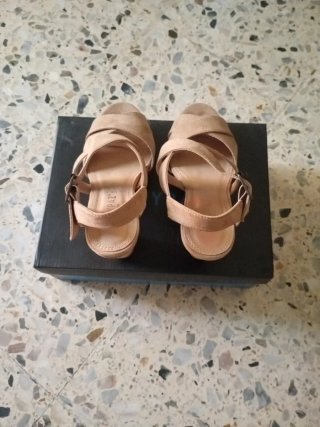 Zapatos beige mujer
