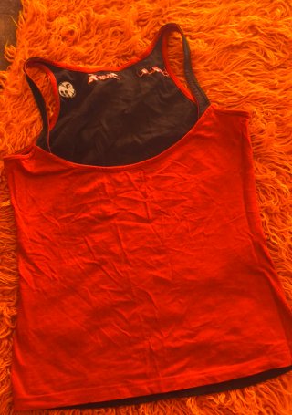 Conjunto falda negra con mariquitas y camiseta