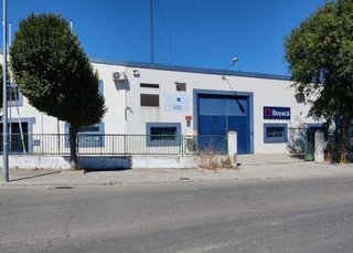 Nave industrial en venta en Renfe - Bulevar 1º y 2º Fase en Jaén