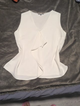 Blusa blanca con volantes