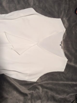 Blusa blanca con volantes
