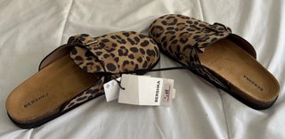 Zuecos Bershka leopardo hebilla marrón/negro T39