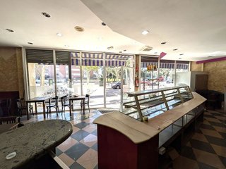 Local comercial en venta en Montigalà -Sant Crist en Badalona