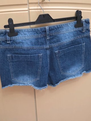 Pantaloncini jeans corti con patch
