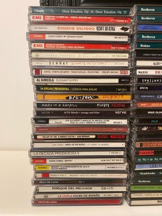 Lote de 128 Cds (en 93 cajas) generos diversos