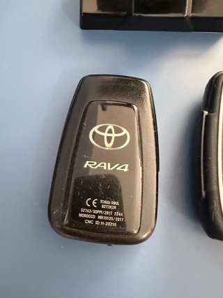 Llave Toyota Rav-4 + funda + soporte móvil