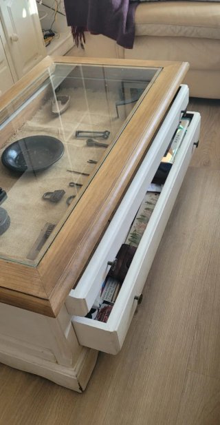 Mesa de centro de salón con cristal