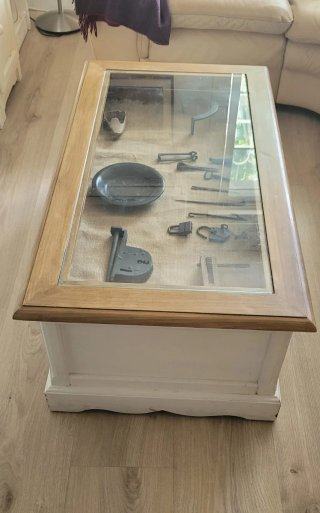 Mesa de centro de salón con cristal