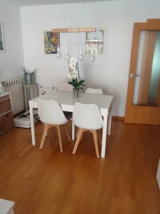 Mesa comedor extensible 120-180cm + 4 sillas