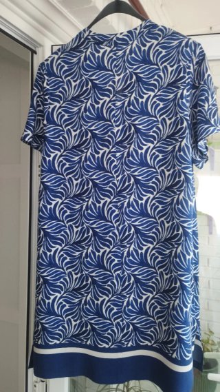 Vestido azul y blanco estampado