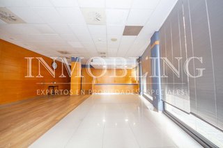 Local comercial en alquiler en Centre en Badalona