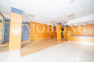 Local comercial en alquiler en Centre en Badalona
