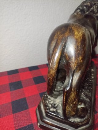 Figura de León con Bola