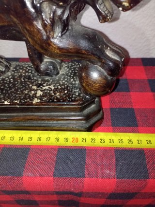 Figura de León con Bola