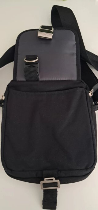 Bolso bandolera Dockers negro. Ancho 18cmxalto20cm