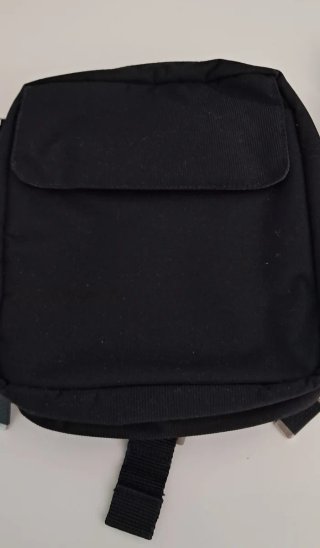 Bolso bandolera Dockers negro. Ancho 18cmxalto20cm