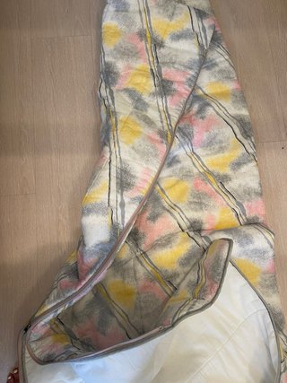 Saco de dormir estampado.