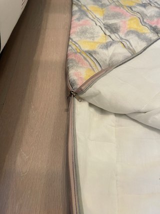 Saco de dormir estampado.