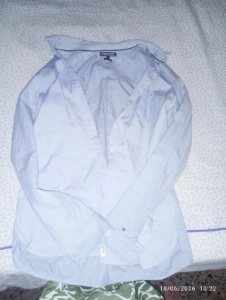 Camisa Tommy Hilfiger Rayas Azul y Blanca talla 10