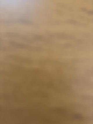 Caja de madera marrón