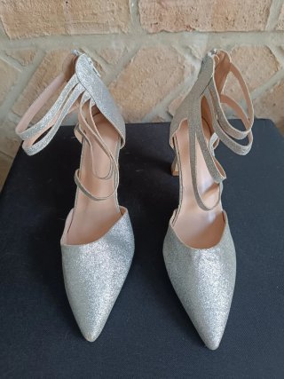 Zapatos de fiesta plateados