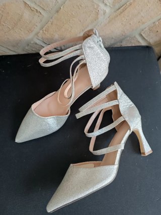 Zapatos de fiesta plateados