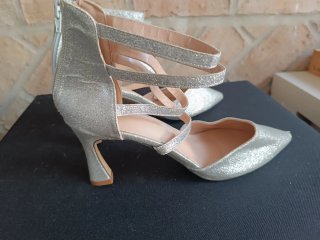Zapatos de fiesta plateados