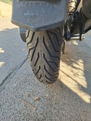 Se vende moto scooter Kymco Agility City 125