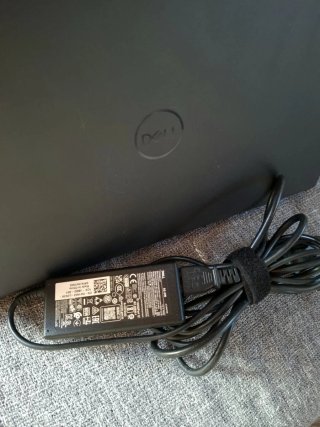 Ordenador portátil DELL Ryzen 5