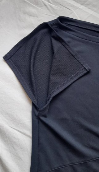 Camiseta Nike Sphere Dry apertura en mangas