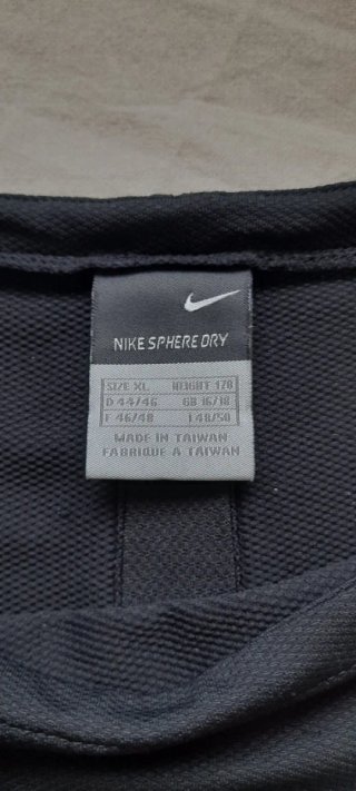 Camiseta Nike Sphere Dry apertura en mangas