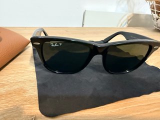 Ray-Ban Wayfarer Polarizadas Negras