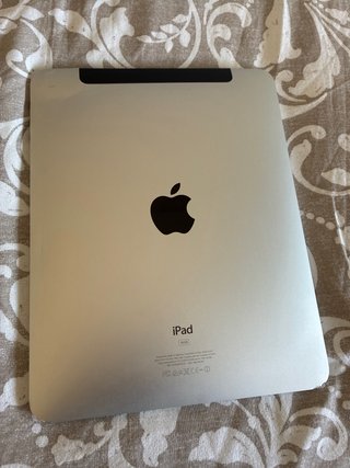 iPad 1 (WIFI + Celular) Negro con funda