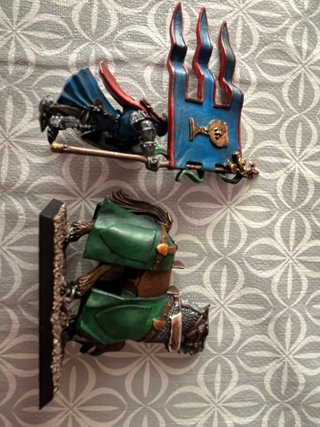 Portaestandarte Caballeros del Grial Bretonia